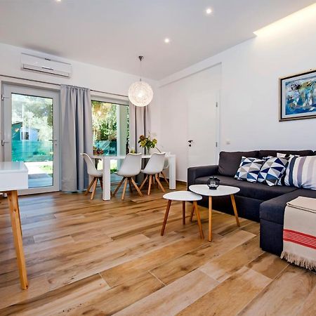 Apartmani Brajkovic ロヴィニ エクステリア 写真