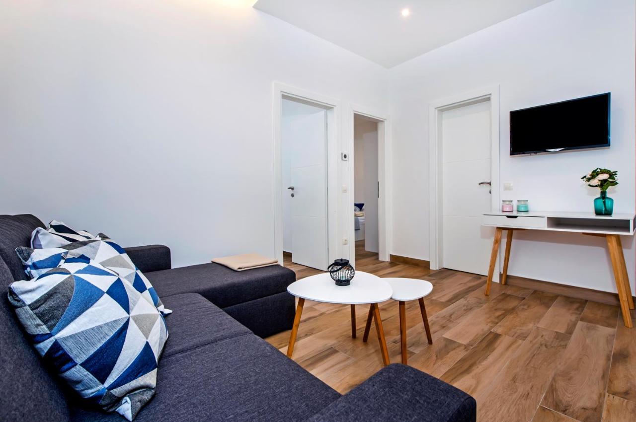 Apartmani Brajkovic ロヴィニ エクステリア 写真