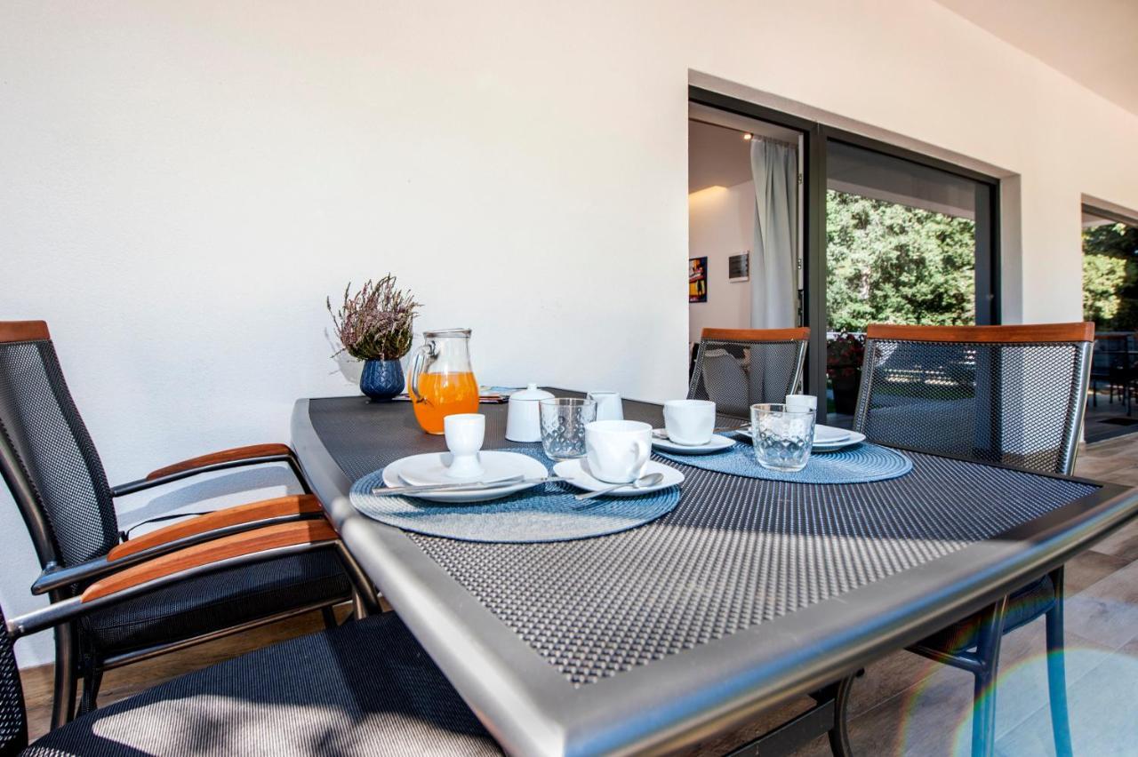 Apartmani Brajkovic ロヴィニ エクステリア 写真