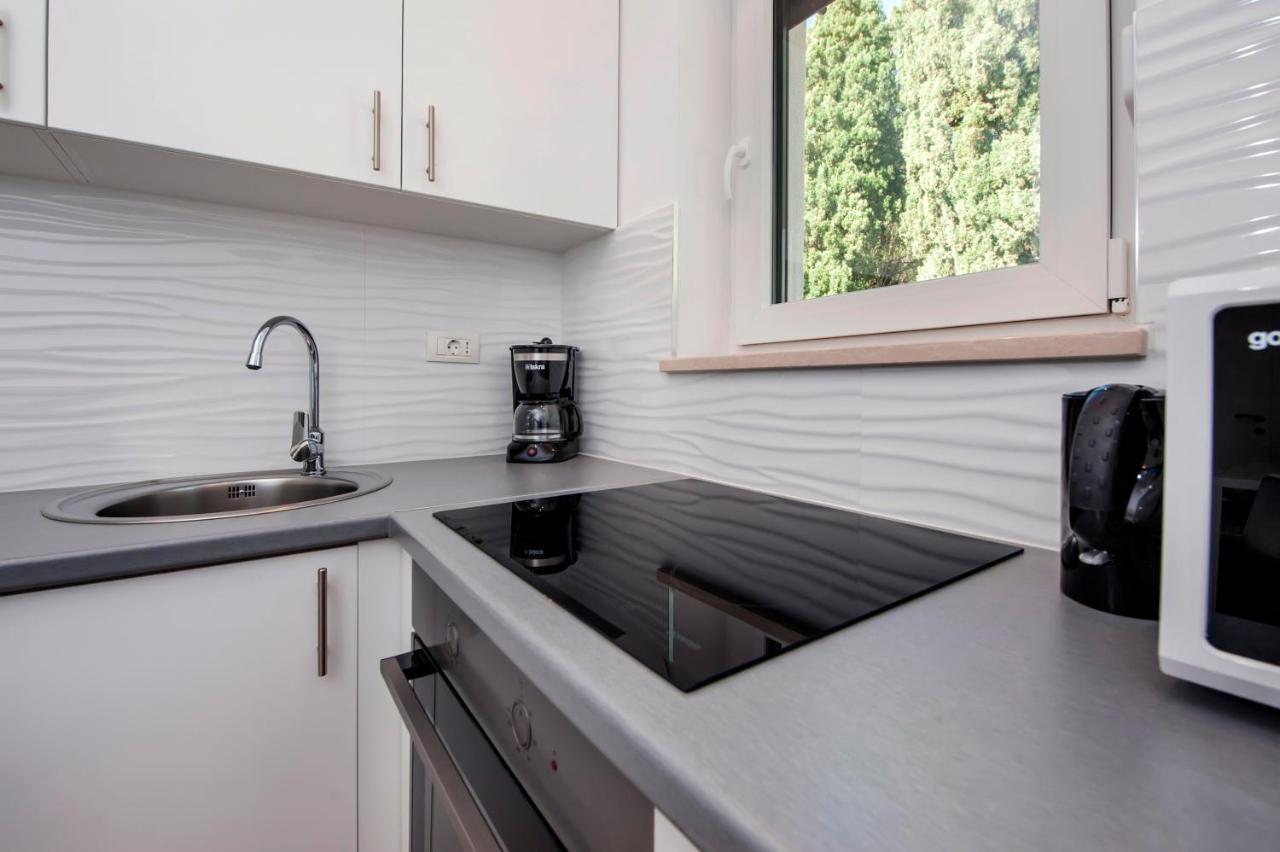 Apartmani Brajkovic ロヴィニ エクステリア 写真