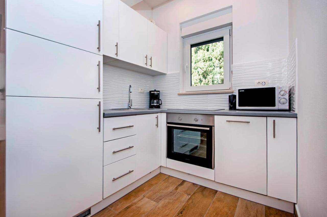 Apartmani Brajkovic ロヴィニ エクステリア 写真