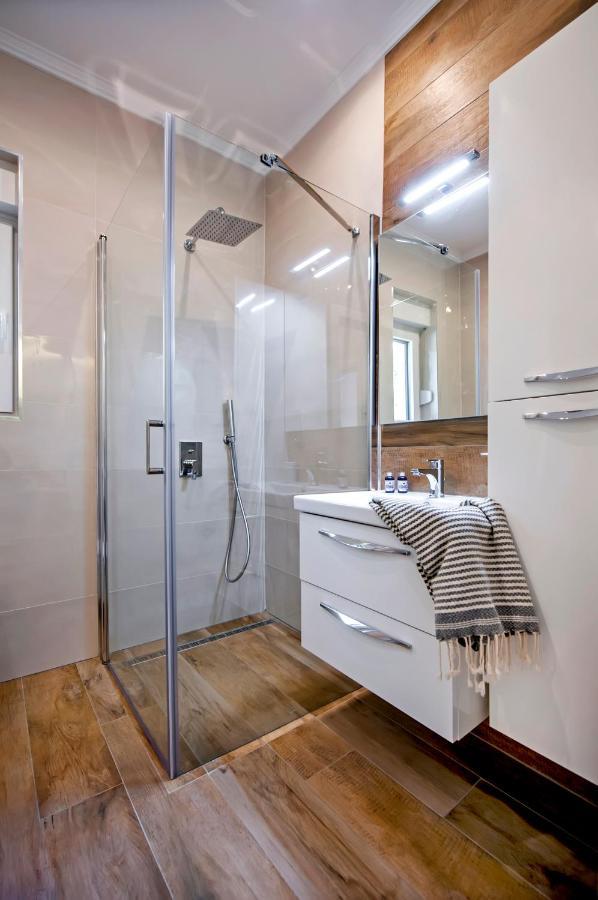 Apartmani Brajkovic ロヴィニ エクステリア 写真