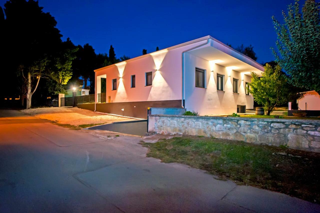 Apartmani Brajkovic ロヴィニ エクステリア 写真