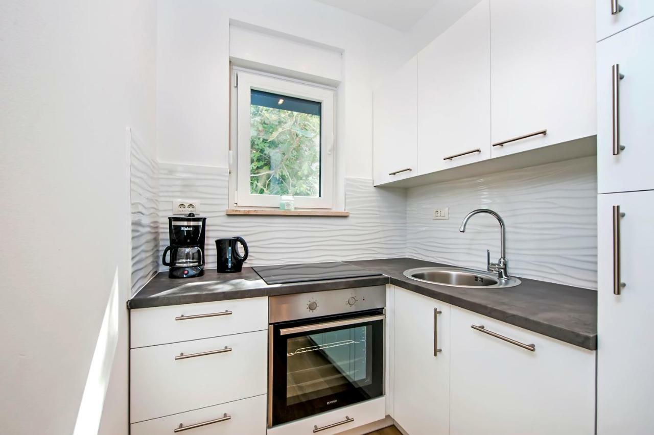 Apartmani Brajkovic ロヴィニ エクステリア 写真