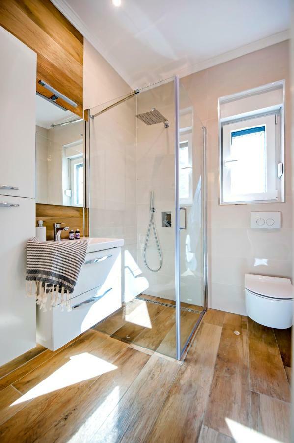 Apartmani Brajkovic ロヴィニ エクステリア 写真