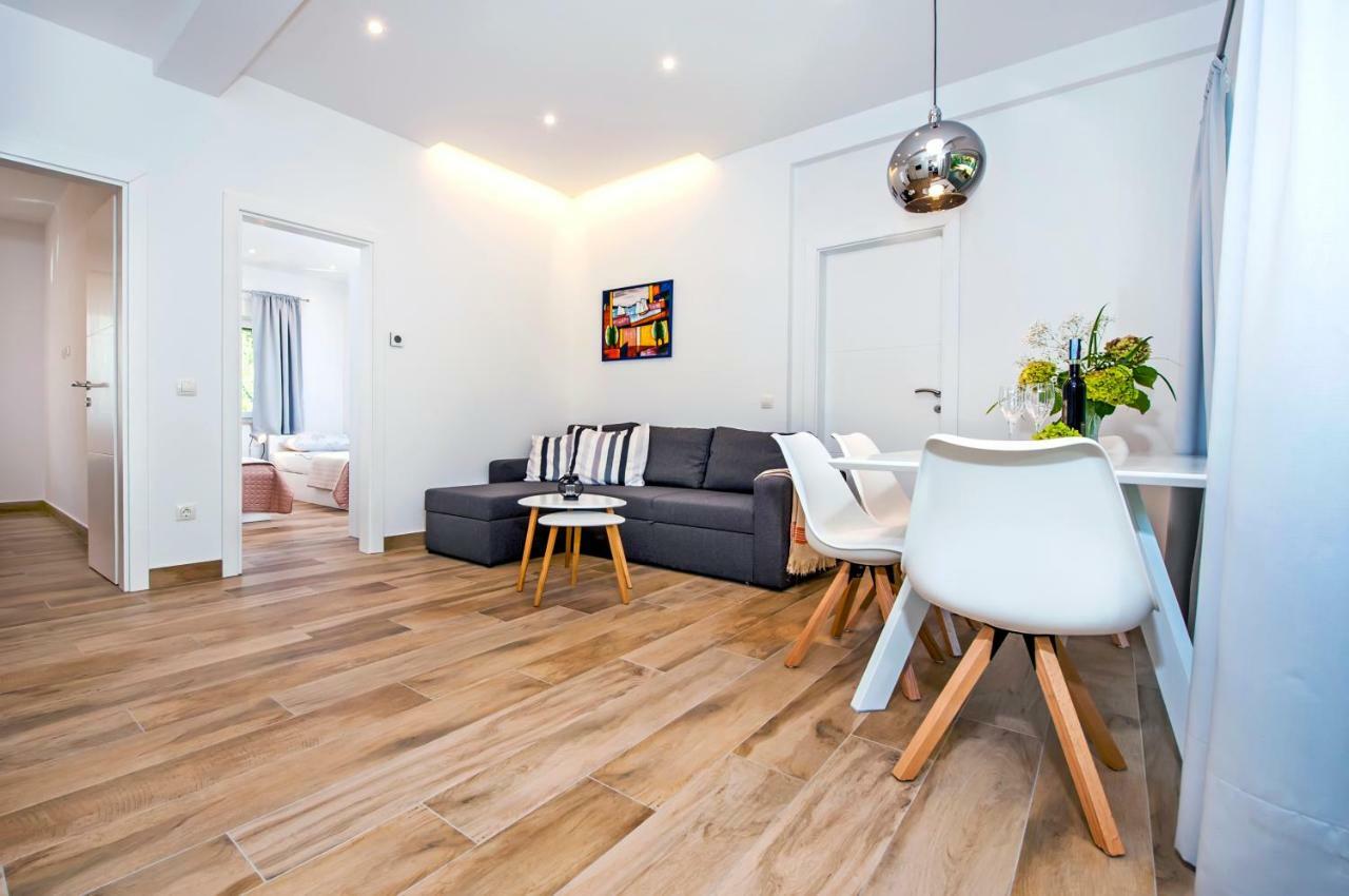 Apartmani Brajkovic ロヴィニ エクステリア 写真