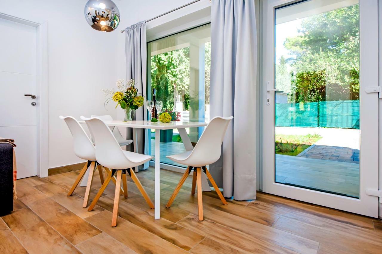 Apartmani Brajkovic ロヴィニ エクステリア 写真