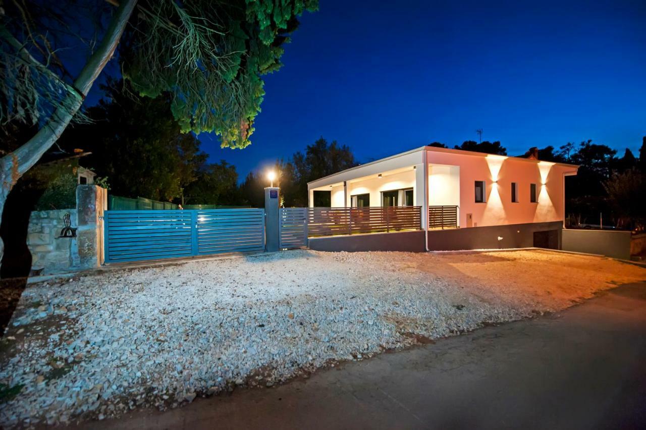 Apartmani Brajkovic ロヴィニ エクステリア 写真