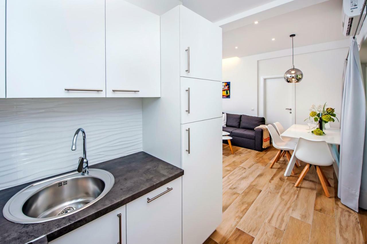 Apartmani Brajkovic ロヴィニ エクステリア 写真