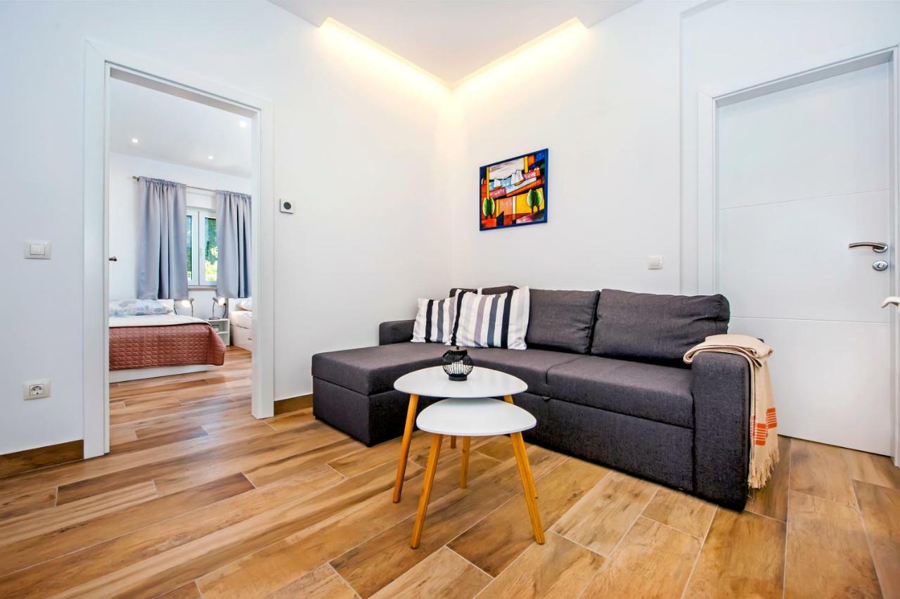 Apartmani Brajkovic ロヴィニ エクステリア 写真
